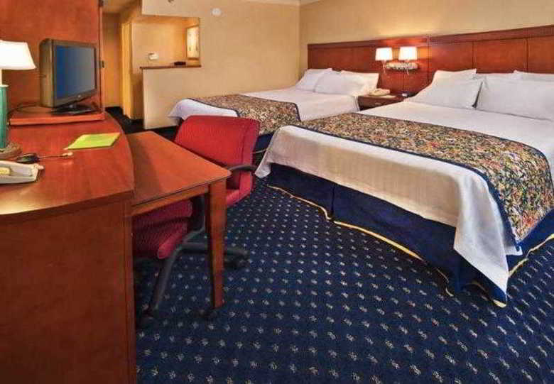 Hotel Courtyard Tinton Falls Eatontown