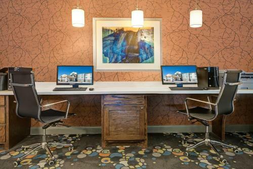 Holiday Inn Express Hotel And Suites Monahans I-20