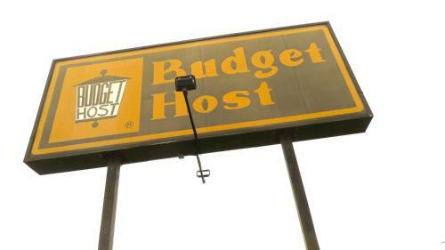 Motel Budget Host Airport Inn