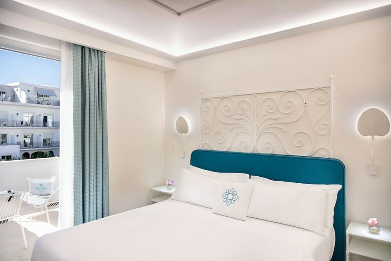 Hotel A Pazziella