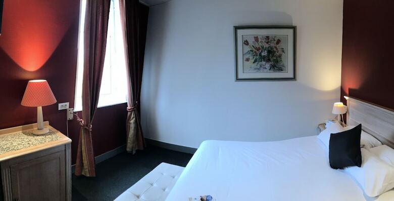 Hotel H�tel Aux Sacres