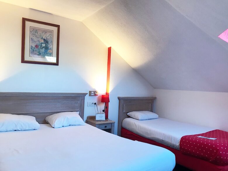 Hotel H�tel Aux Sacres