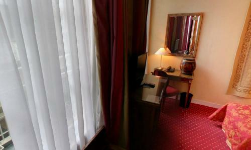 Churchill Hotel