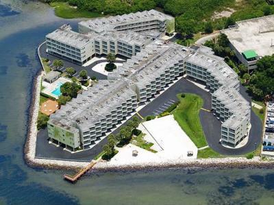 Hotel Sailport Waterfront Suites