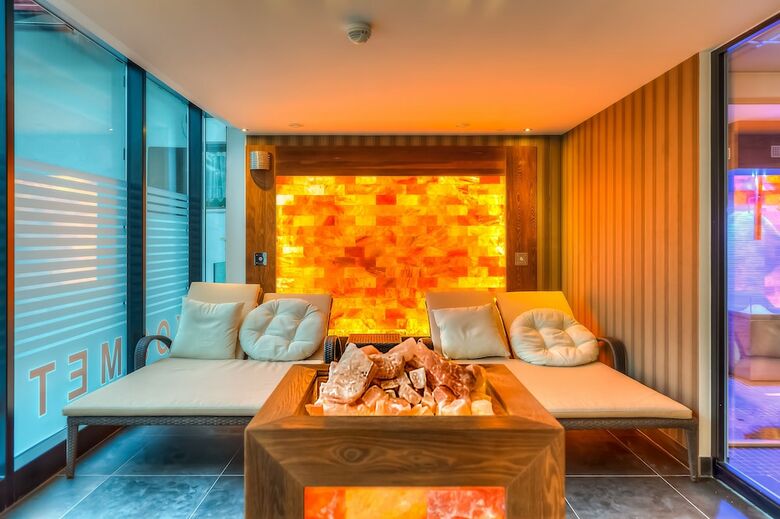 Alpenhotel ...fall In Love
