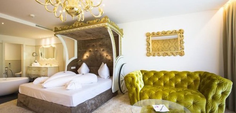 Alpenhotel ...fall In Love