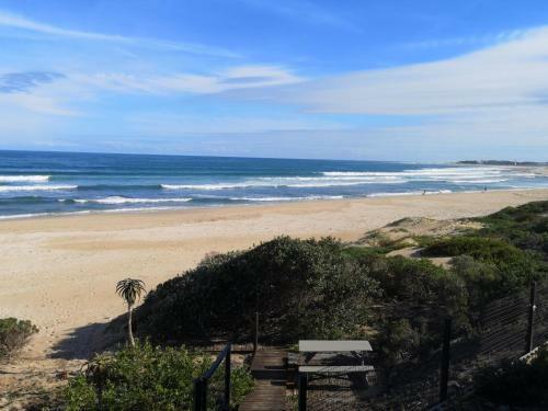 Hostal On The Beach Guesthouse & Apartments