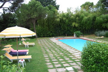 Aparthotel Residenze Al Colle Dei Pini
