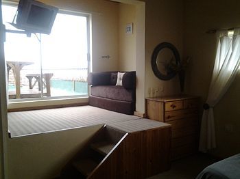 Hostal Dolphin View Guesthouse