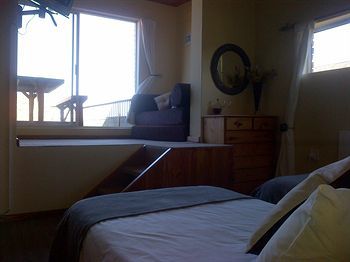 Hostal Dolphin View Guesthouse