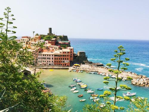 Vernazza Guest House With Scooter
