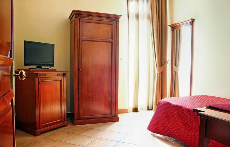 Le Chemin�e Business Hotel