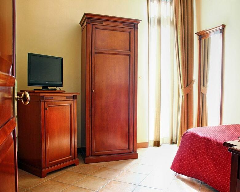 Le Chemin�e Business Hotel