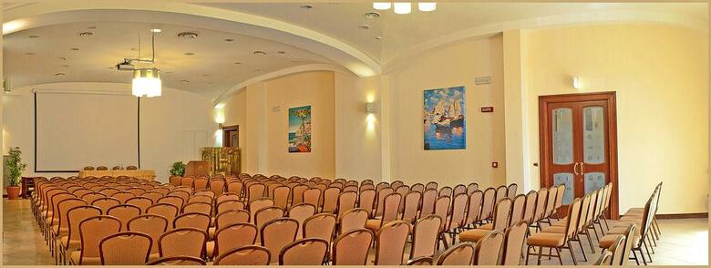 Le Chemin�e Business Hotel