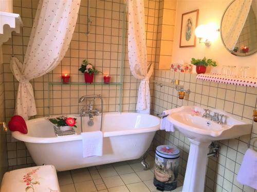Hostal Alpengruss Apartment - Zimmer