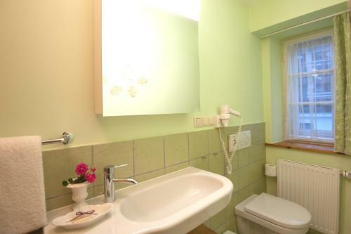 Hostal Alpengruss Apartment - Zimmer