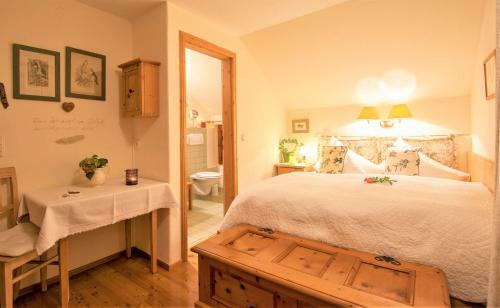 Hostal Alpengruss Apartment - Zimmer