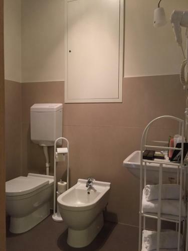 Broletto, L'hotel E La Residenza