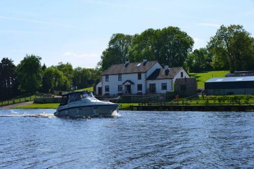 Hostal Corrigans Shore Guest House