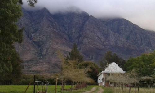 Hostal Themika Guest Farm