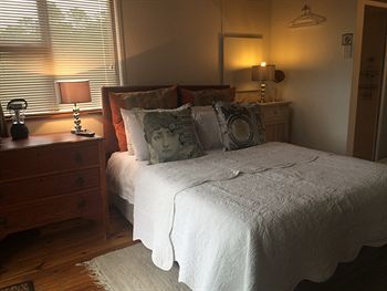 A Stone's Throw Bed & Breakfast
