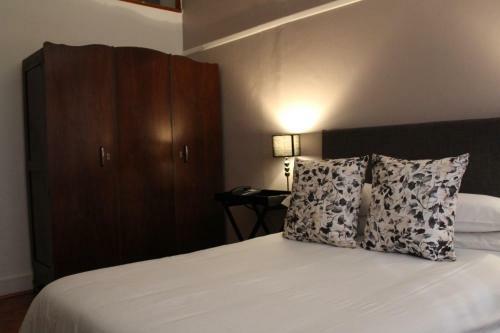 Hostal Somerset Lodge