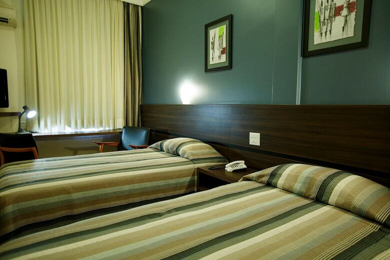 Eston Hotel