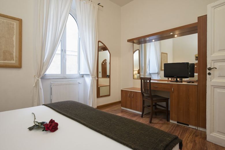 Hostal Navona Tower Relais