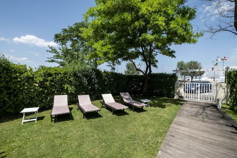 Residencia Le Rose Suite Hotel