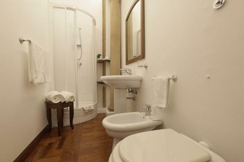 Hostal Lerux International