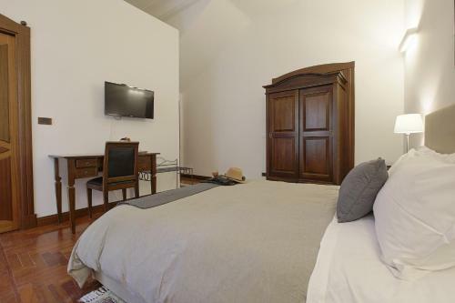 Hostal Lerux International