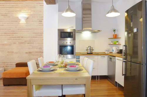 Singular Apartments Station
