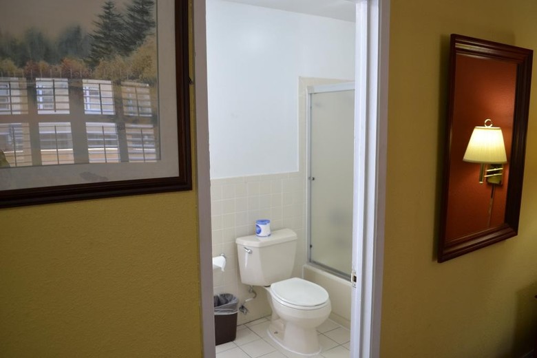 Hotel Alpha Inn And Suites