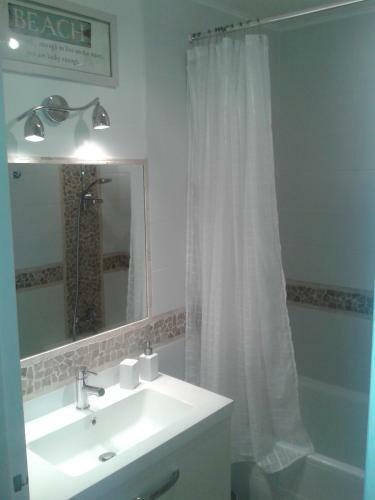 2 Bedroom Modern Apartment In Antibes With Sea View