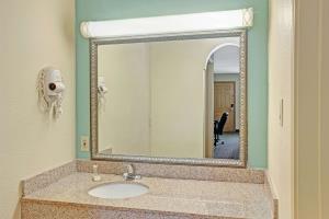 Hotel Super 8 Dallas East