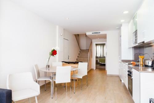 Feelathome Plaza Apartments