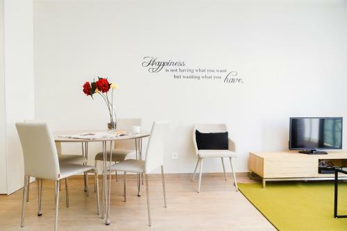 Feelathome Plaza Apartments
