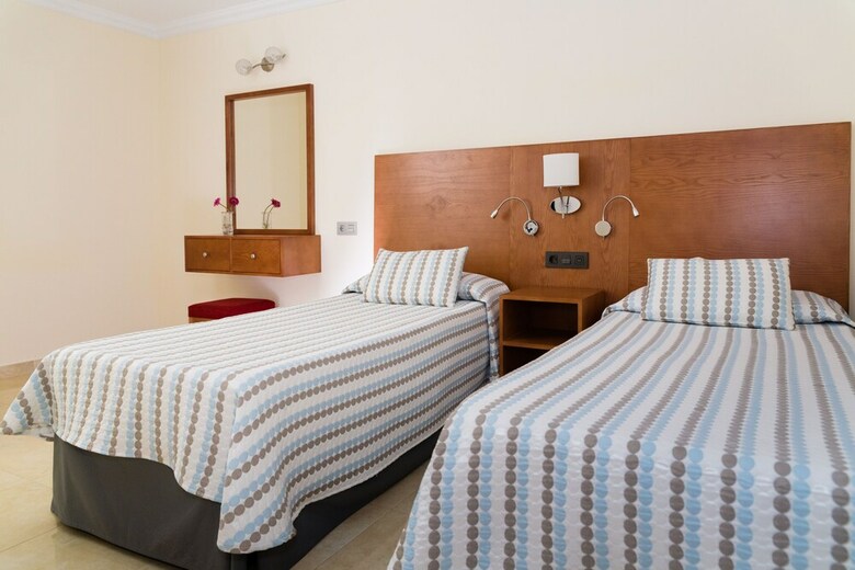 Aparthotel Las Adelfas