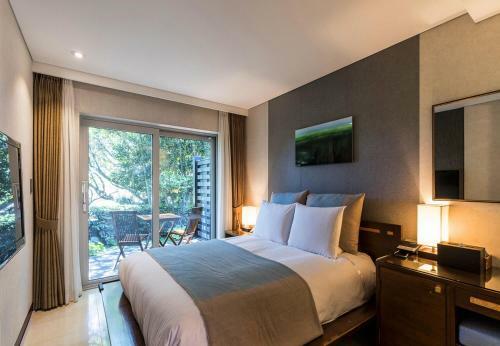 The Seaes Hotel & Resort