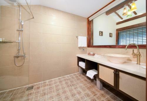 The Seaes Hotel & Resort