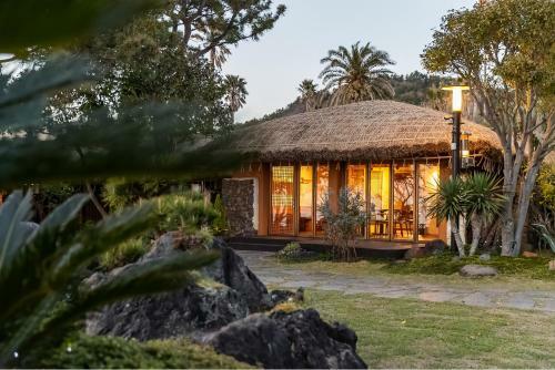 The Seaes Hotel & Resort