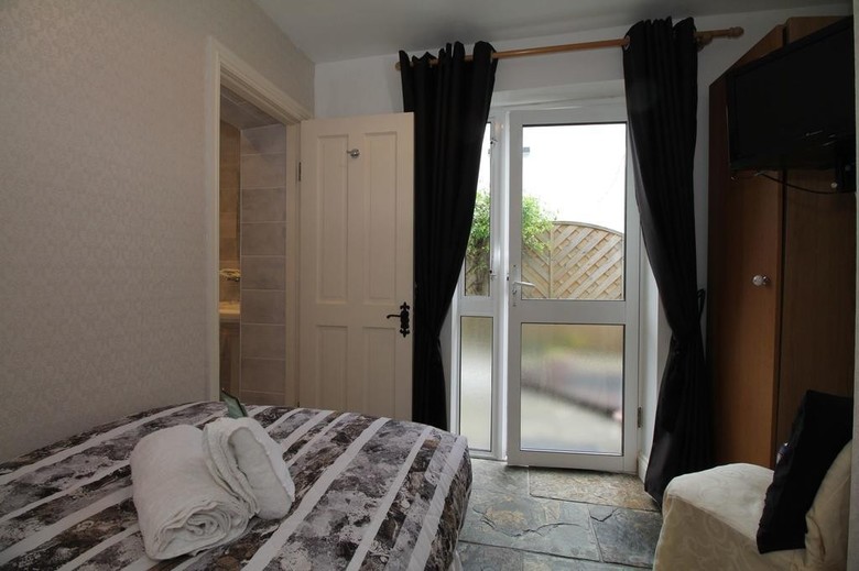 Hostal Donnybrook Hall