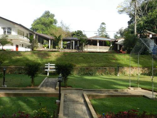 Hostal Eeescart Family Resort