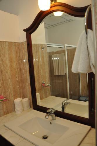 Hostal Sarathchandra Guest House