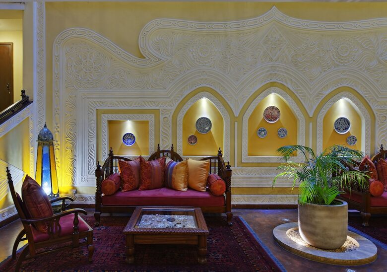 Hotel The Heron Portico