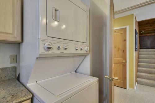 Squaw Chalet By Tahoe Vacation Rentals
