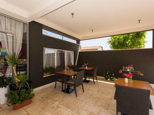 Hostal Villa White