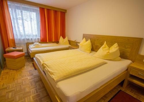 Hostal Caf� Pension Alpina