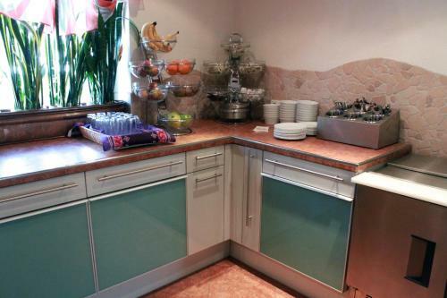 Hostal Caf� Pension Alpina