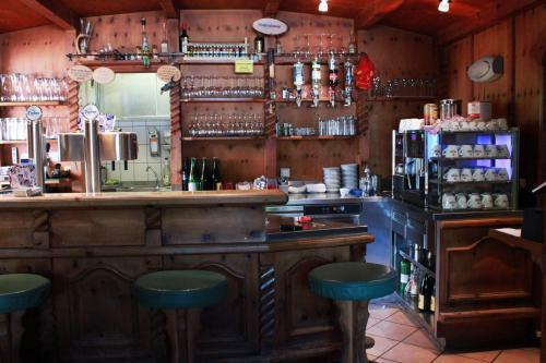 Hostal Caf� Pension Alpina